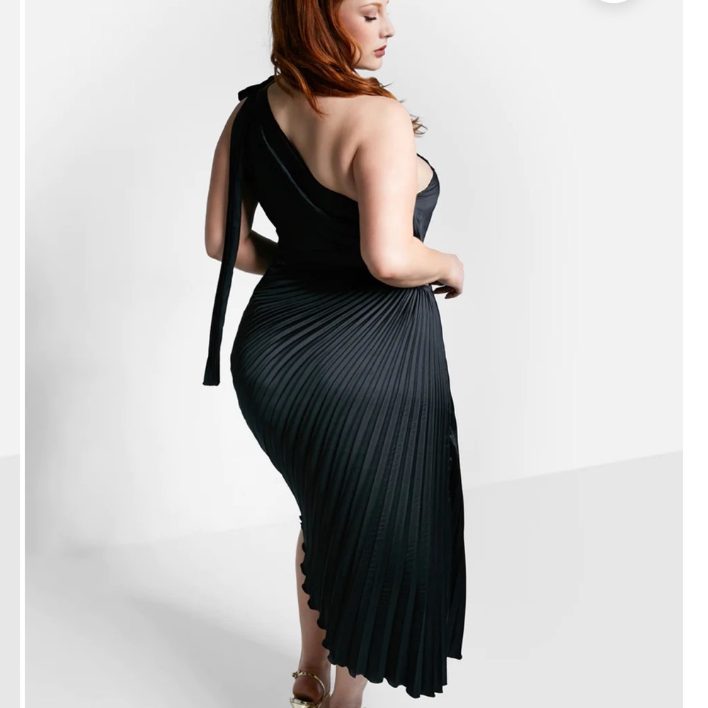 plus size women clothing - Picture 2 of 2